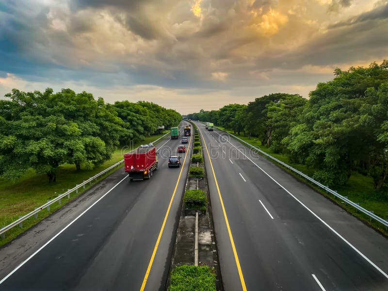 Carretera abierta al horizonte